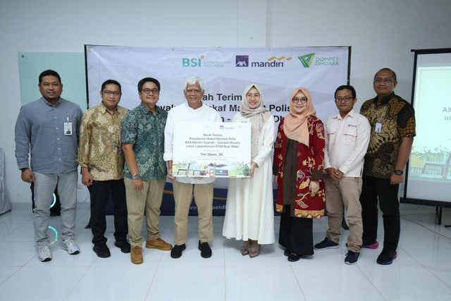 Perkembangan dunia pendidikan, merupakan salah satu faktor penting untuk menghadapi kemajuan zaman. Sejalan dengan fakta tersebut Dompet Dhuafa bersama AXA Mandiri Unit Syariah berkolaborasi untuk melengkapi fasilitas praktik Sekolah Tinggi Ilmu Manajemen (STIM) Budi Bakti. Hal itu diwujudkan Dompet Dhuafa, Bank Syariah Indonesia (BSI) dan AXA Mandiri Unit Syariah dengan menyalurkan wakaf dari manfaat polis Asuransi Mandiri Elite Plan Syariah, pada Jumat (16/6/2023) di Zona Madina Dompet Dhuafa.