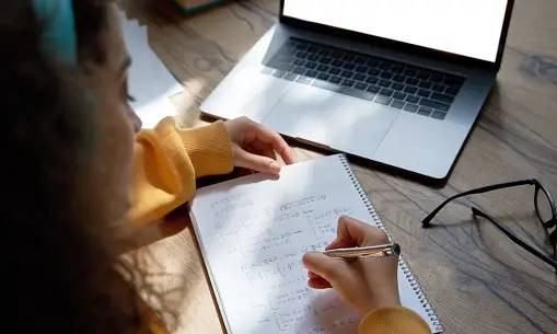 Ilustrasi Contoh Soal Peluang Kelas 8   (Sumber: www.unsplash.com)