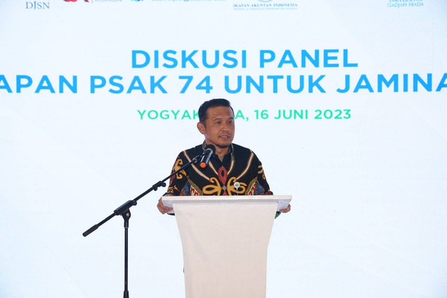 Direktur Keuangan BPJS Ketenagakerjaan Asep Rahmat Suwandha dalam kegiatan diskusi panel PSAK 74 untuk jaminan sosial di Yogyakarta, Jumat (16/6). Foto: BPSJ Ketenagakerjaan