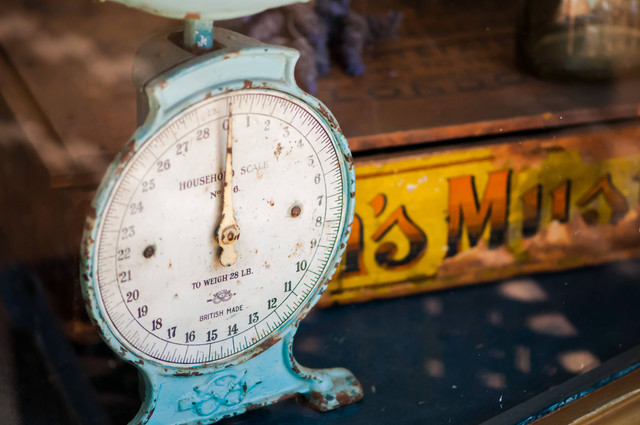 Ilustrasi Cara Menggunakan Timbangan Digital. Foto: Unsplash/Vlad Kutepov