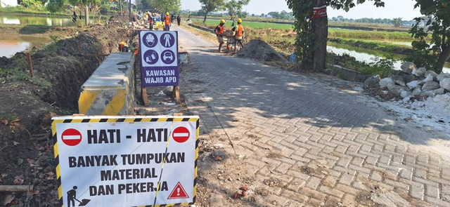 Lancarkan Perekonomian Gresik, Ruas Jalan Cerme Lor - Pundutrate Bakal Mulus November 2023