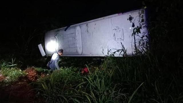 Bus Putra Rafflesia yang terperosok masuk ke jurang di Lahat. (ist)