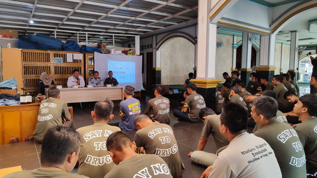 Pemaparan BNNK Cianjur Konselsor Seksi Rehabilitasi BNNK Cianjur, Hilman Afriana