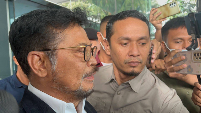 Mentan Syahrul Yasin Limpo usai diperiksa oleh KPK. Foto: Hedi/kumparan