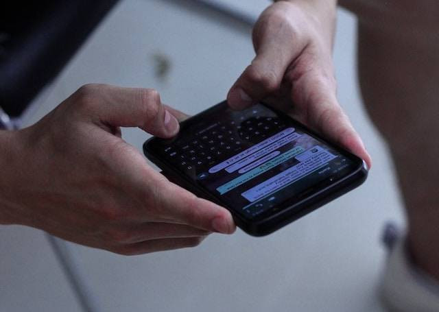 Ilustrasi Cara Edit Pesan WA yang Sudah Terkirim, Begini Turorialnya. Foto: Unsplash.com/Asterfolio