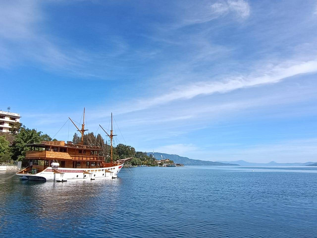 Pesona Danau Toba menjadi surga dunia wisatawan domestik dan mancanegara (foto: dok pribadi) 