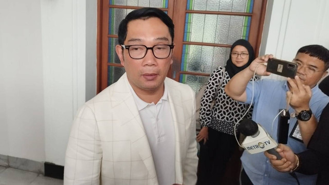 Gubernur Jabar, Ridwan Kamil, saat memberikan keterangan terkait Ponpes Al-Zaytun. Foto: Rachmadi Rasyad/kumparan