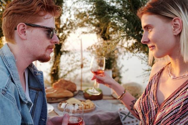 Ilustrasi sushi date artinya, sumber foto: Jep Gambardella by pexels.com