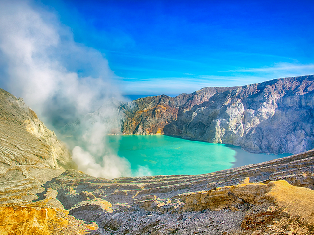 Ilustrasi wisata kawah Ijen. Sumber: unsplash.com/PrasantaKrDutta.