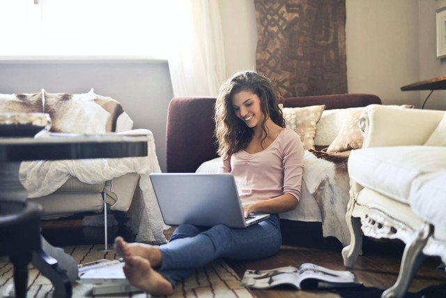 Cara Membuat Resume Jurnal untuk Tugas Kuliah. Foto: Pexels/Andrea Piacquadio.