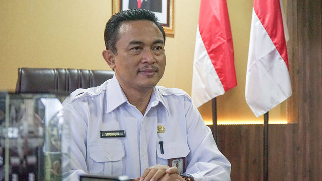 Kepala Perwakilan BKKBN DIY, Shodiqin usai di wawancarai, Senin (19/6). Foto: Arif UT/Pandangan Jogja