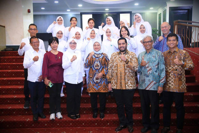 Menaker lepas keberangkatan perawat sektor formal ke Singapura. Foto: Kemnaker RI