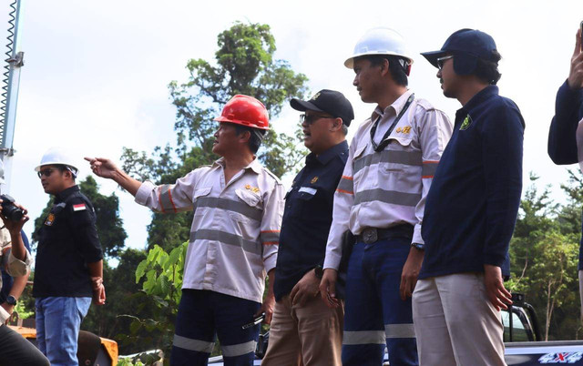 ESDM didampingi Inspektur Pertambangan saat mengunjungi lokasi pertambangan milik PT GKP. Foto: Dok istimewa.
