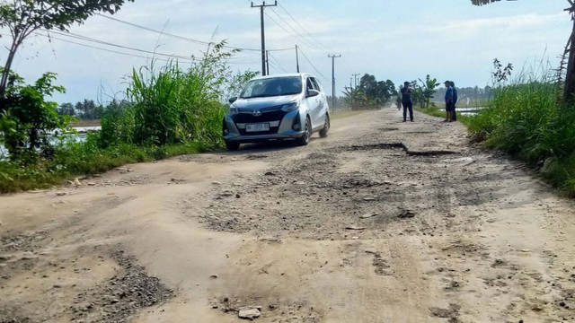 Ruas jalan Anabanua-Belawa di Kabupaten Wajo, Sulsel, yang rusak berat sepanjang 28,6 kilometer dan tak kunjung diperbaiki. Foto: Dok. Kabar Wajo