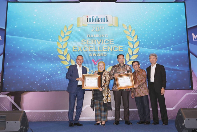 Bank BJB menyabet tiga penghargaan dalam ajang Infobank-MRI Banking Service Excellence Award 2023 di Shangri-La Hotel, Jakarta Pusat, Selasa (20/6). Foto: dok. Bank BJB