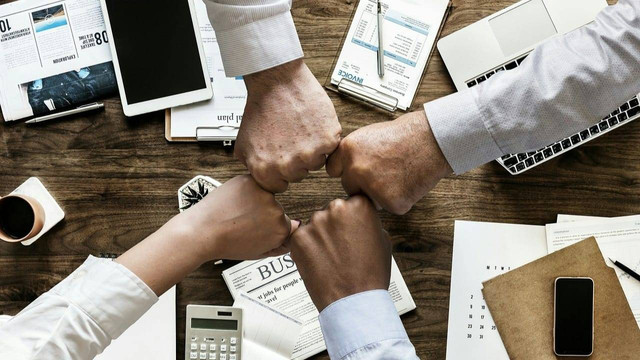 Ilustrasi Dunia Kerja dan Industri. Sumber foto: pixabay.com