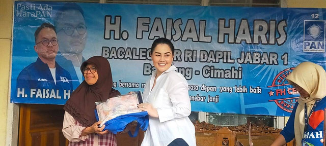 Istri dari bakal calon legislatif (Bacaleg) anggota DPR RI dari Partai Amanat Nasional (PAN) daerah pemilihan (Dapil) Jabar 1 Faisal Haris, Jennifer Dunn turun langsung bertemu masyarakat. Foto: istimewa