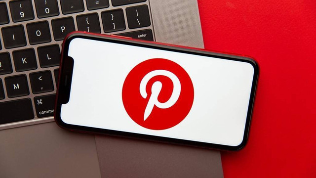 Ilustrasi cara menyimpan foto di Pinterest ke galeri. Foto: Shutterstock