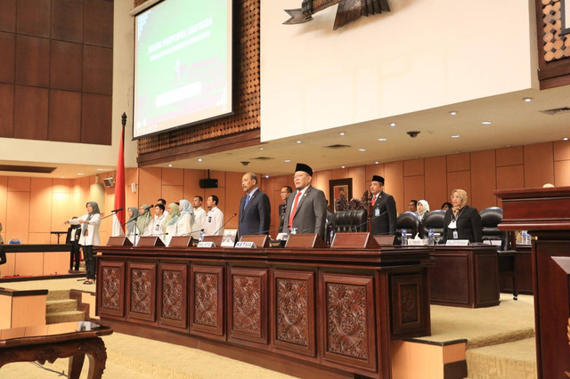 DPD RI saat menggelar Sidang Paripurna Luar Biasa Ke-2 di Nusantara V Komplek Parlemen, Jakarta, Kamis (22/6). Foto: DPD RI