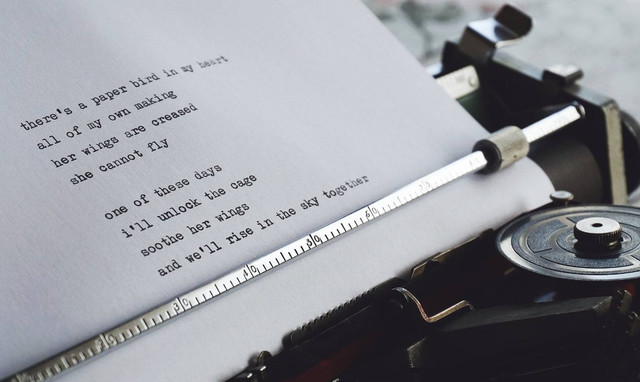 Ilustrasi puisi diafan. Sumber: Pexels