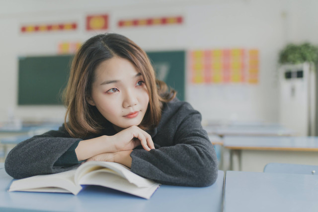 Ilustrasi Lawan Kata Gadis, sumber foto (Vikas Makwana) by unsplash.com