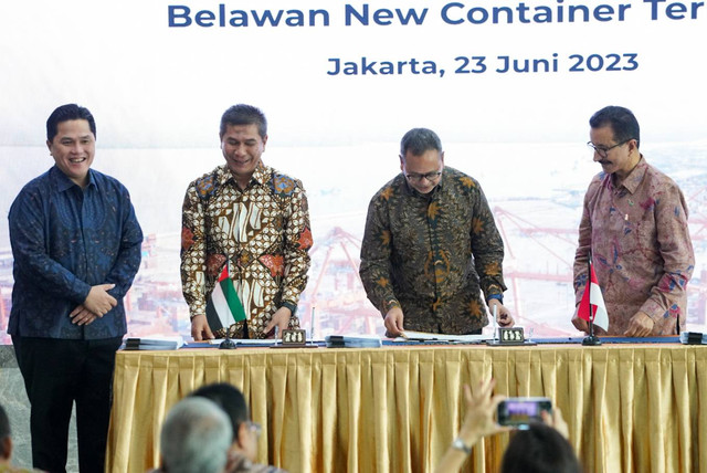 Penandatanganan Kerjasama Investasi dan Pengoperasian Belawan New Container Terminal (BNCT) Pelindo dengan Konsorsium INA-DP World, Jumat (23/6/2023). Foto: Kementerian BUMN