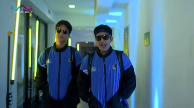 Desta dan Dikta di Lagi Lagi Tenis presented by Pertamina. Foto: Youtube/@RansEntertaiment