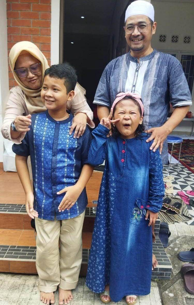 Sumber : Dokumen pribadi. Keluarga sebagai pendidikan awal penanaman akhlak mulia pada anak.