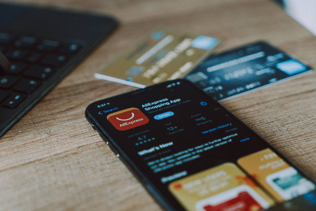 Cara Belanja di AliExpress Menggunakan Rupiah. Foto: Unsplash/ CardMapr.nl