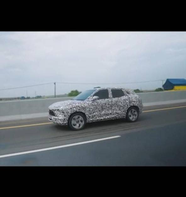 Penampakan diduga sebagai Mitsubishi XFC Concept tengah lakoni uji coba di Indonesia. Foto: Istimewa