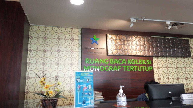 Pusat Informasi Lantai 12 A Monograf Tertutup di Perpustakaan Nasional. Sumber: Dokumentasi Pribadi.