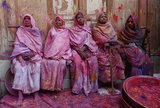 Ilustrasi perempuan berstatus janda di India. Foto: Noemi CASSANELLI / AFP