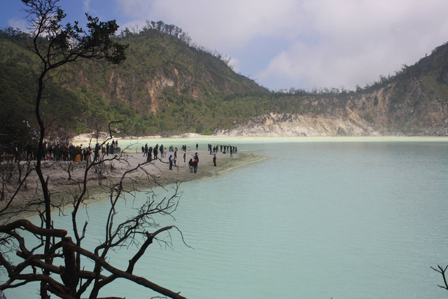 Kawah Putih di Mana, Foto Hanya Ilustrasi: Unsplash/Maneesh Shahani