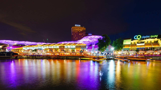 Hotel di Singapore Dekat Clarke Quay, https://www.pexels.com/photo/light-city-night-water-15314394/