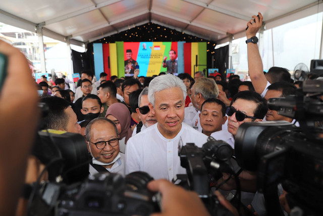 Ganjar Pranowo memberi keterangan usai menghadiri Deklarasi 1000 Lawyers dan Paralega se-Indonesia di Pasar Minggu, Jakarta, Minggu (25/6/2023). Foto: Dicky Adam Sidiq/kumparan