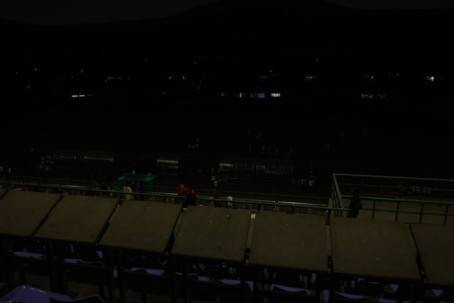 Lampu stadion Patriot Candrabhaga mati saat Persija melawan klub Thailand, Ratchaburi FC, Minggu. Foto: Dok. Istimewa