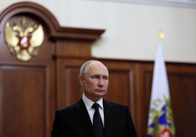 Presiden Rusia Vladimir Putin menyampaikan pidato video, pada Sabtu (24/6/2023). Foto: Gavriil Grigorov / SPUTNIK / AFP