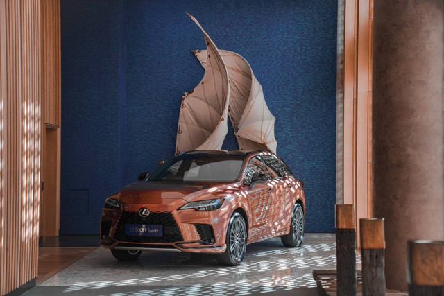 Lexus RX 500h F Sport+ di sirkuit Jakarta E-Prix. Foto: dok. Lexus