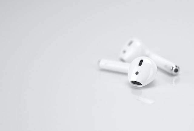  Ilustrasi cara reset Mi True Wireless Earphones 2 Basic. Foto: Unsplash.com/Barret Ward