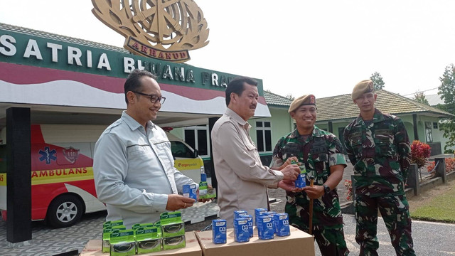 Tanato Randy Dexa Suplai Multivitamin ke 2 Batalyon TNI di Sumsel | kumparan.com