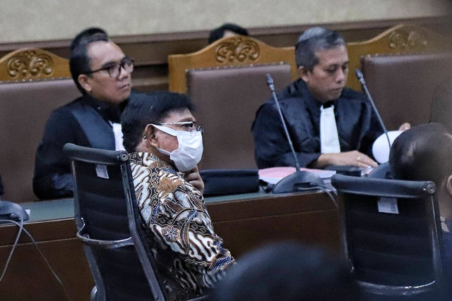 Terdakwa Menkominfo nonaktif Johnny G Plate hadir pada sidang perdana kasus BTS BAKTI dengan agenda pembacaan dakwaan di Pengadilan Negeri Jakarta Pusat, Selasa (27/6/2023). Foto: Jamal Ramadhan/kumparan