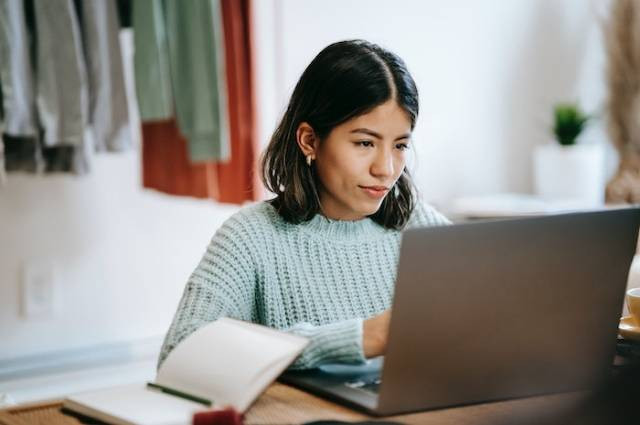 Ilustrasi arti self confident, sumber foto: Liza Summer by pexels.com
