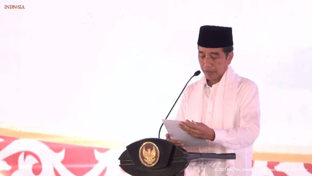 Presiden Jokowi di kick off pemulihan hak korban pelanggaran HAM berat di Rumah Geudong, Pidie, Aceh, Selasa (27/6/2023). Foto: Youtube/Sekretariat Presiden