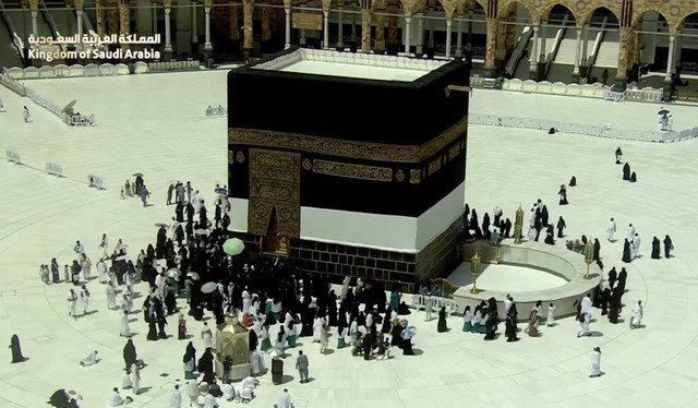 Suasana Masjidil Haram pada 9 Zulhijah 1444 H pada Selasa (27/6/2023), saat jutaan jemaah haji pergi di Arafah untuk wukuf. Foto: Dok. SaudiQuranTV