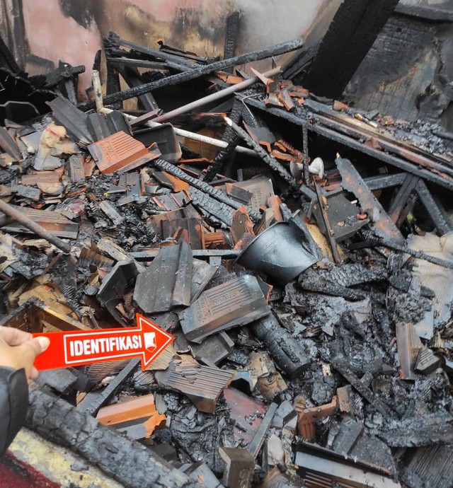Ruangan SMP N 2 Pringsurat, Kabupaten Temanggung hangus terbakar usai dibakar siswanyaa sendiri.  Foto: Dok. Istimewa