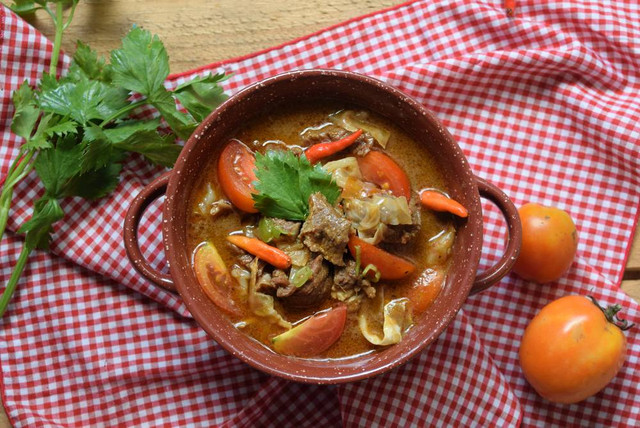 Resep Tongseng Ayam Tanpa Santan yang Empuk dan Gurih. Foto: Shutterstock