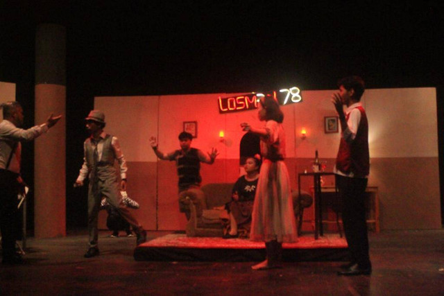 Salah satu scene dalam pementasan teater LOSM3N 78. (sumber: koleksi pribadi)