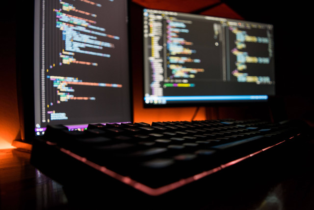Ilustrasi Tanda yang Diberikan pada Setiap Langkah dalam Suatu Algoritma. Foto: dok. Fotis Fotopoulos (Unsplash)