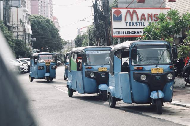 Bajaj disekitar Pasar Baru (Foto: Muhamad Abiet F)