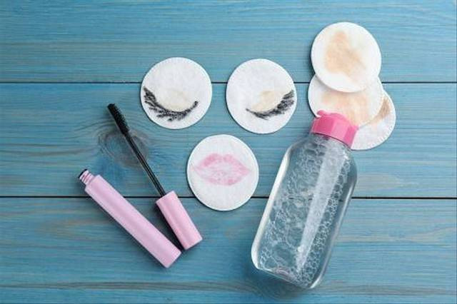 ilustrasi Cara Menggunakan Micellar Water untuk Menghapus Makeup. Pixabay.